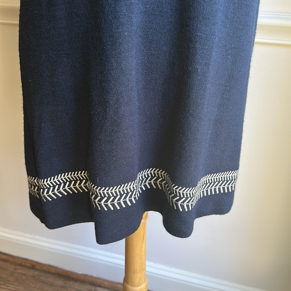 THML Navy White Embroidered Knit Dress Lined Medium EUC - Picture 4 of 9